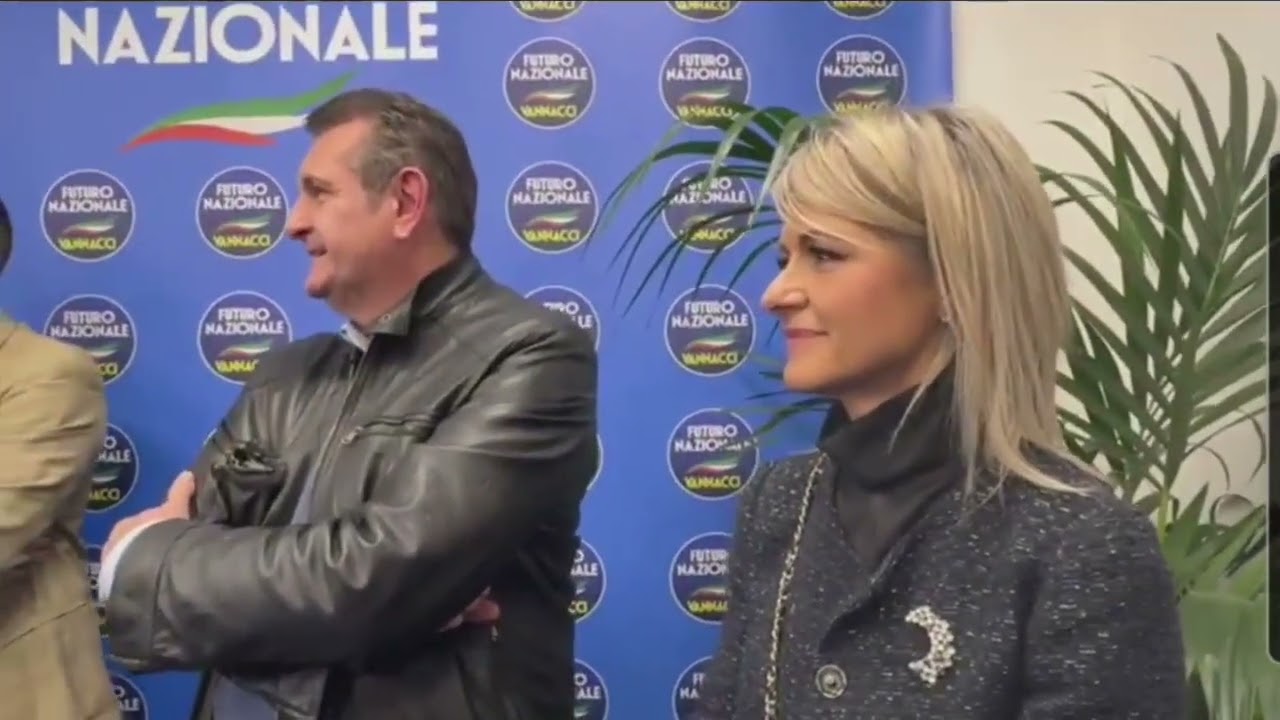 Il Generale Roberto Vannacci presente all'apertura della sede di Futuro Nazionale a Firenze