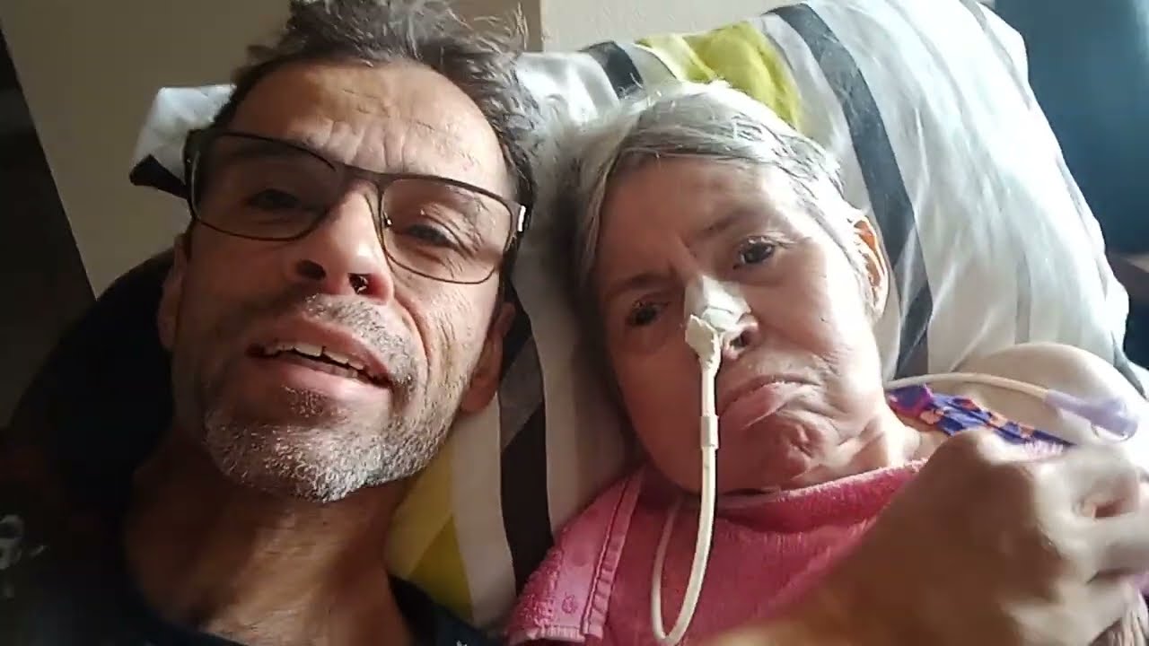 ♥️ Hoje minha mãe está de cara fechada.