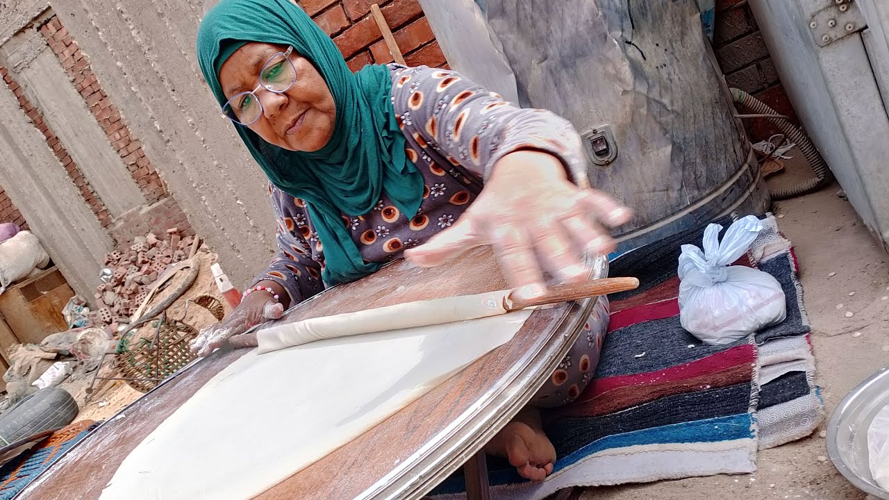 تعالوا بنعمل رقاق ناشف انا واختي 🤣