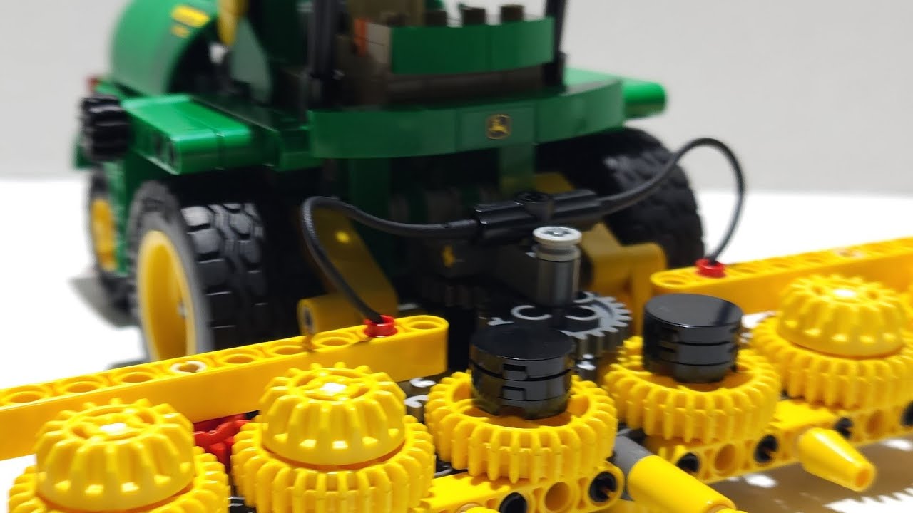 LEGO TECHNIC JOHN DEERE 9700 Forage Harvester Stop Motion Build