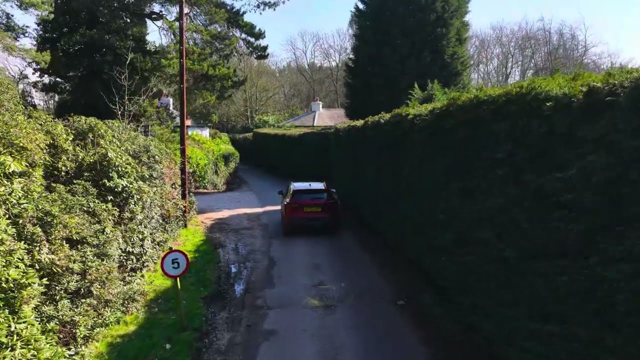 Tricky active track along a narrow gap.