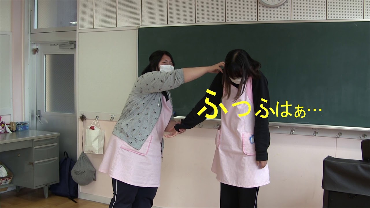 手あそび　だんごむし