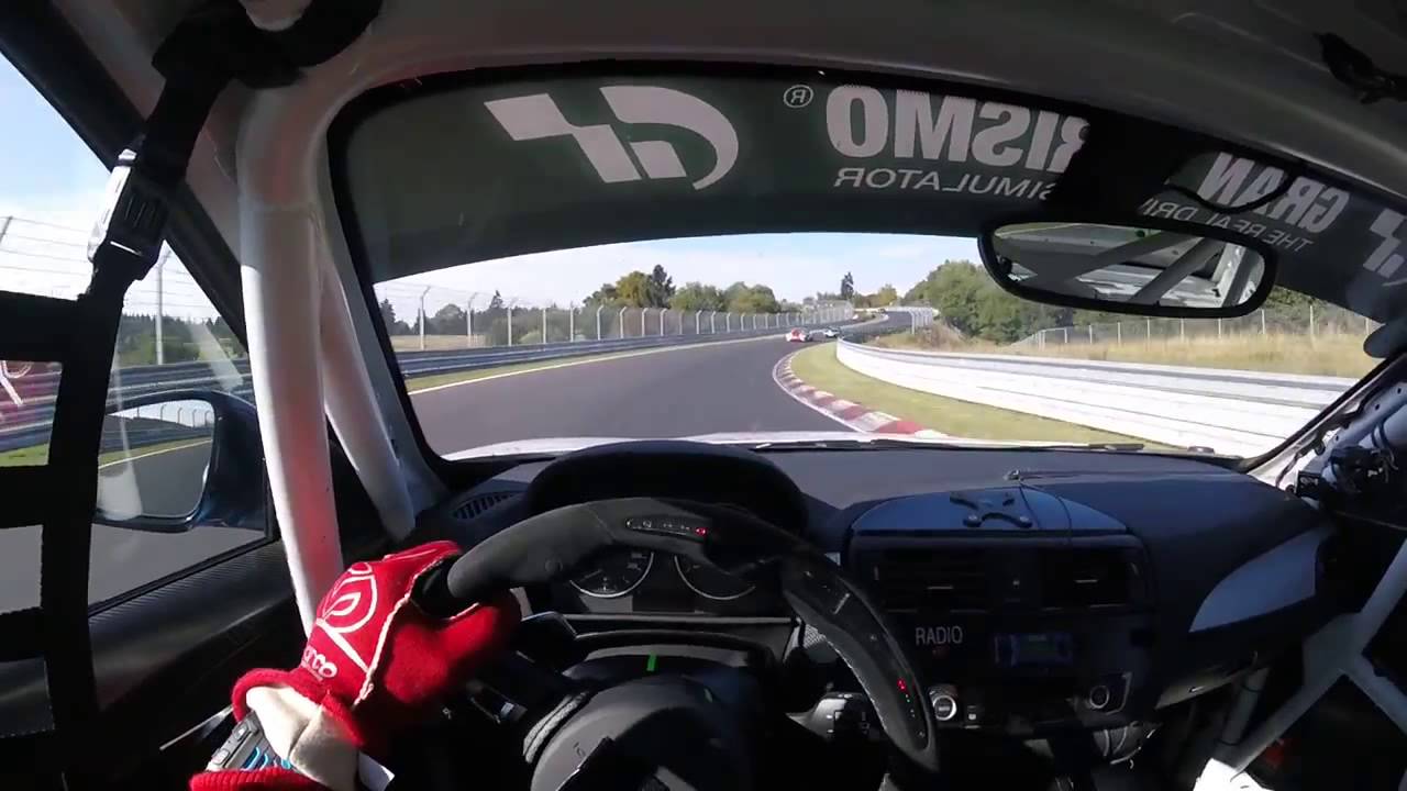 VLN8 Leading cars passing by