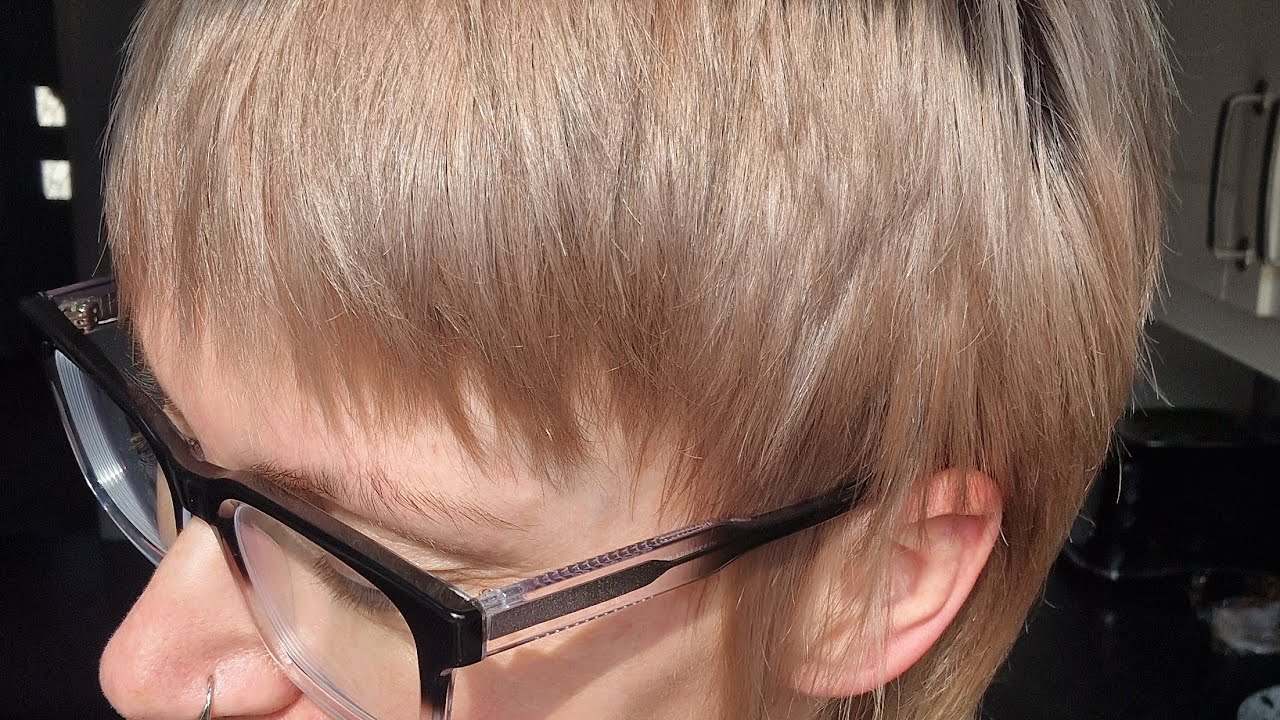Wella colour touch 9/96 toning my bleach blond hair.