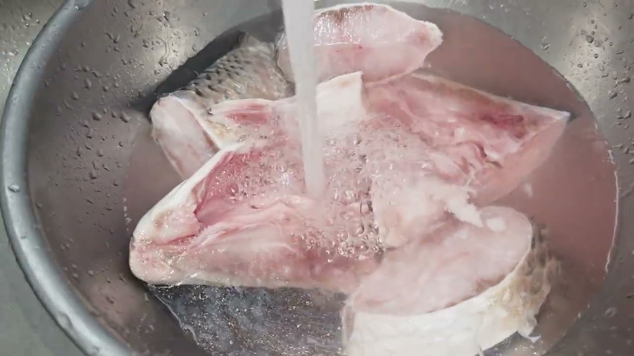 জলপাই দিয়ে মৃগেল মাছের টক এরকম খেয়ে দেখতে পারেন👌👍