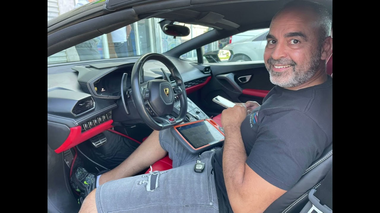 Lamborghini  huracan 2017 all keys lost gabi car key solution גבי מנעולים    שכפול מפתח ללמבורגיני