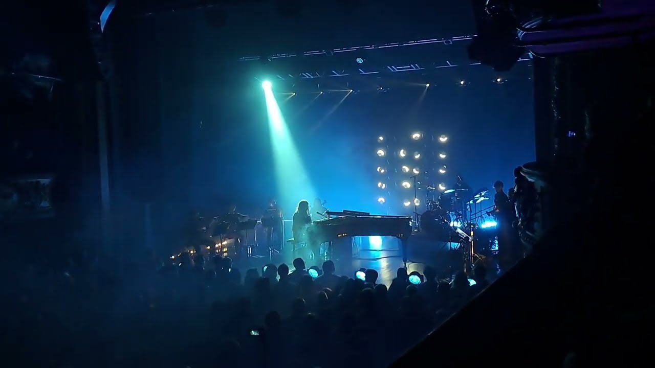 Quelques morceaux du concert de LAAKE - 28/11/2023 - TRIANON