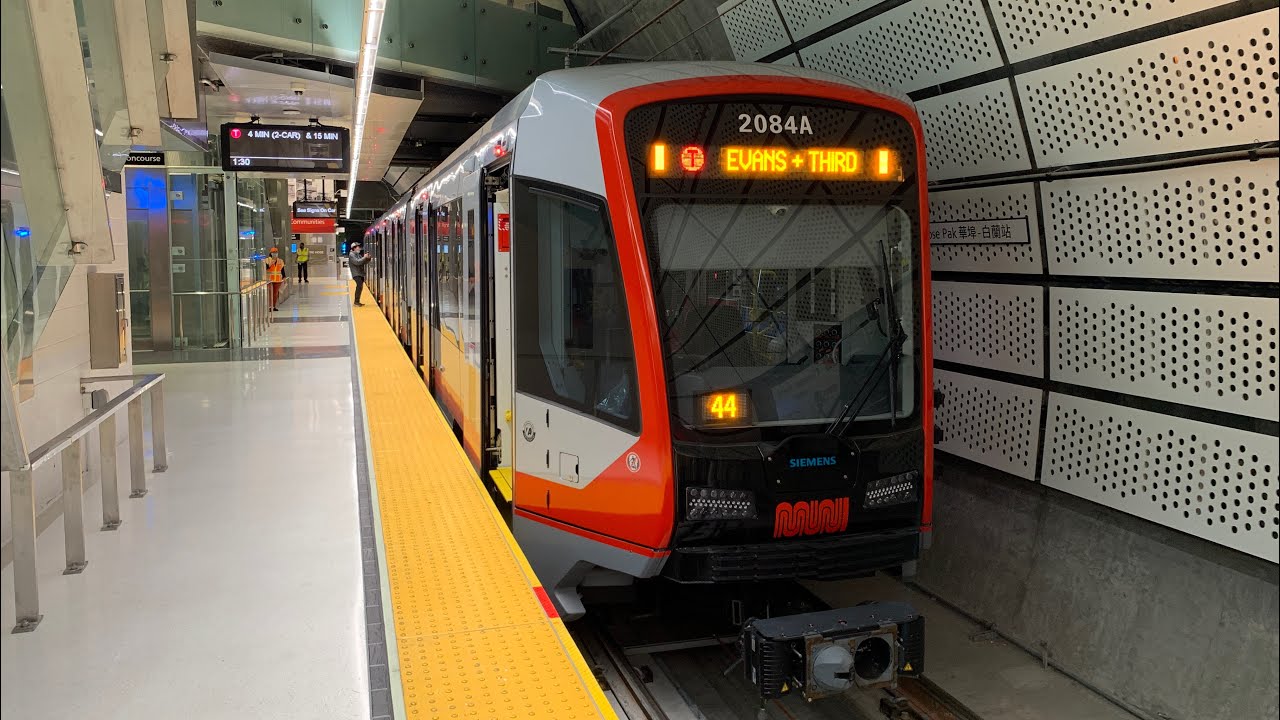 SF MUNI 2022 Siemens S200 LRV4 #2084 on T Third Street