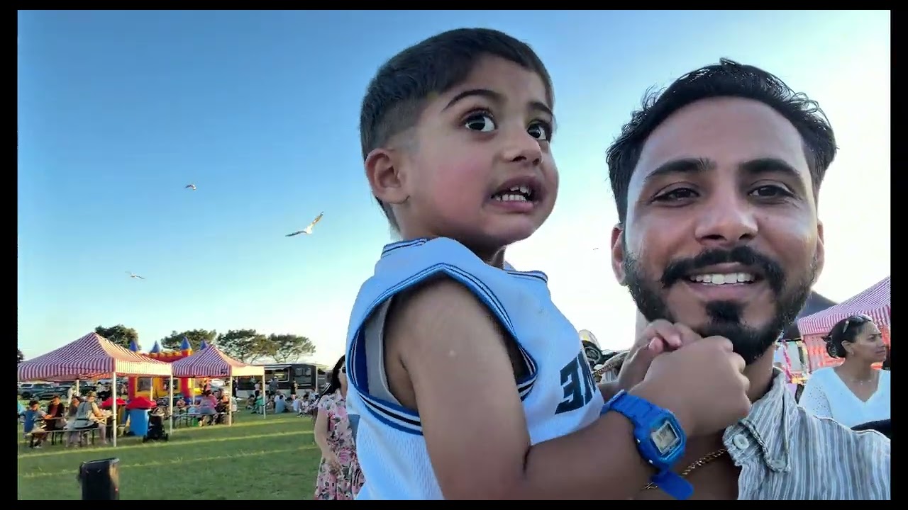 “Two toddlers, one night market, ice cream dreams… and a brownie battle with mum 😂”