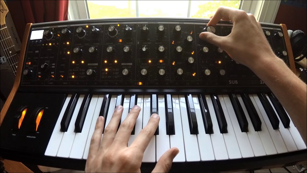Moog Subsequent 37 | Deep House Progression