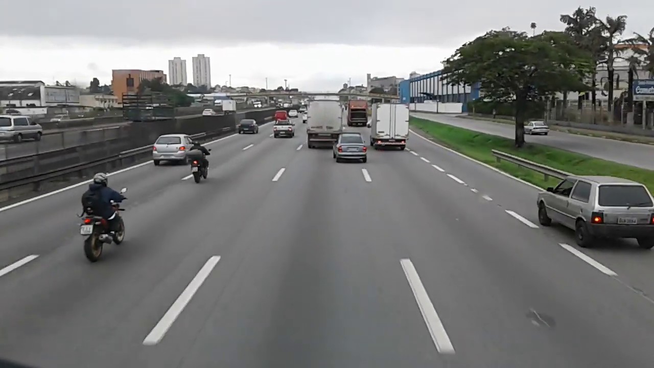 Saida da Rodovia Presidente Dutra entrando na Rodovia Fernão Dias sentido BH