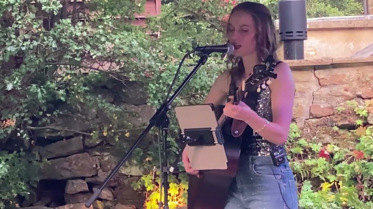 Acoustic Covers Showreel by Rachel Makena (No contact details)