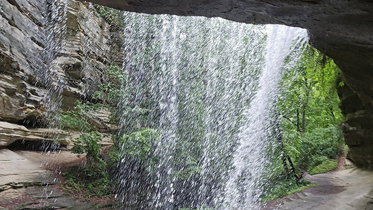 Hiking Starved Rock