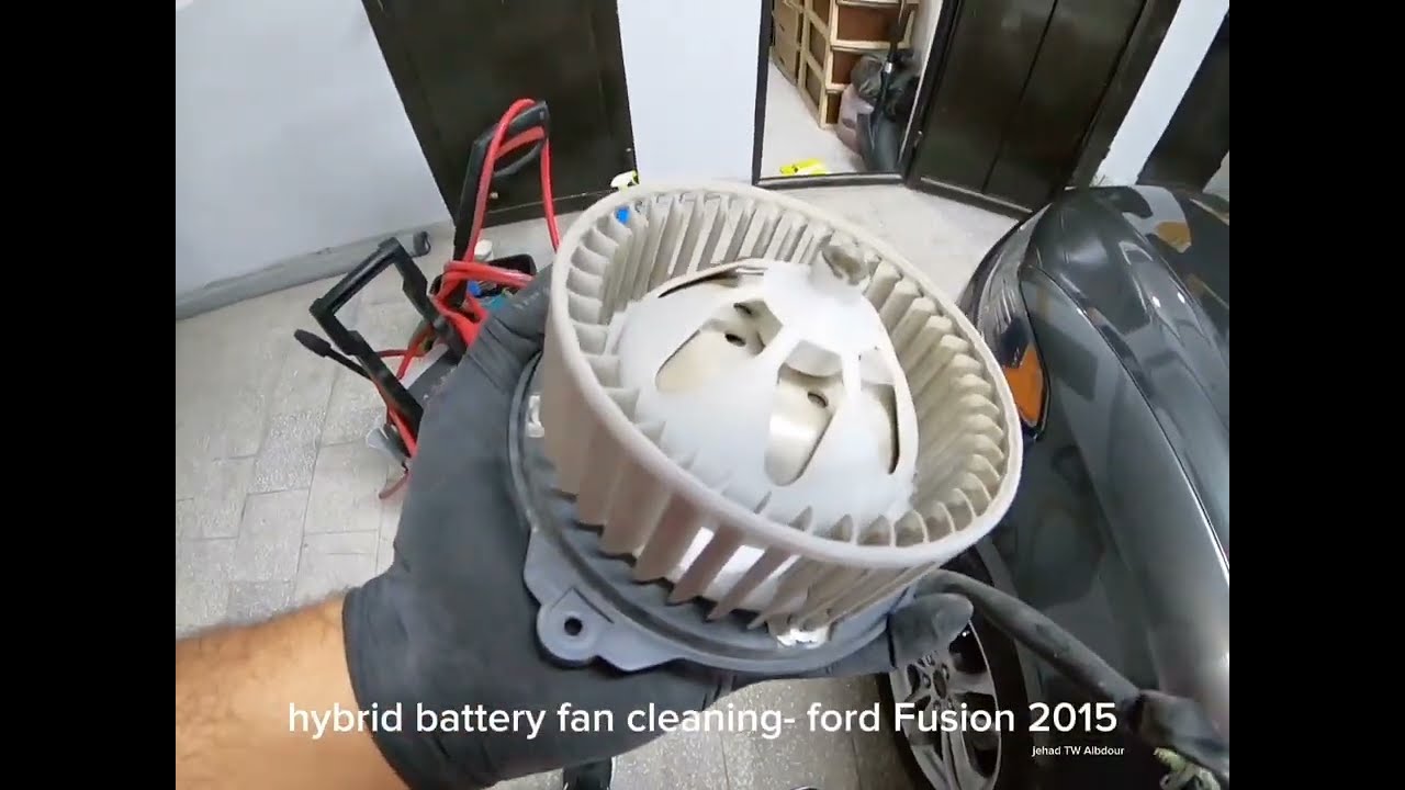 تنظيف مروحة بطارية فورد فيوجن هايبرد 2015 🔧 | Ford Fusion Hybrid Battery Fan Cleaning 2015 DIY
