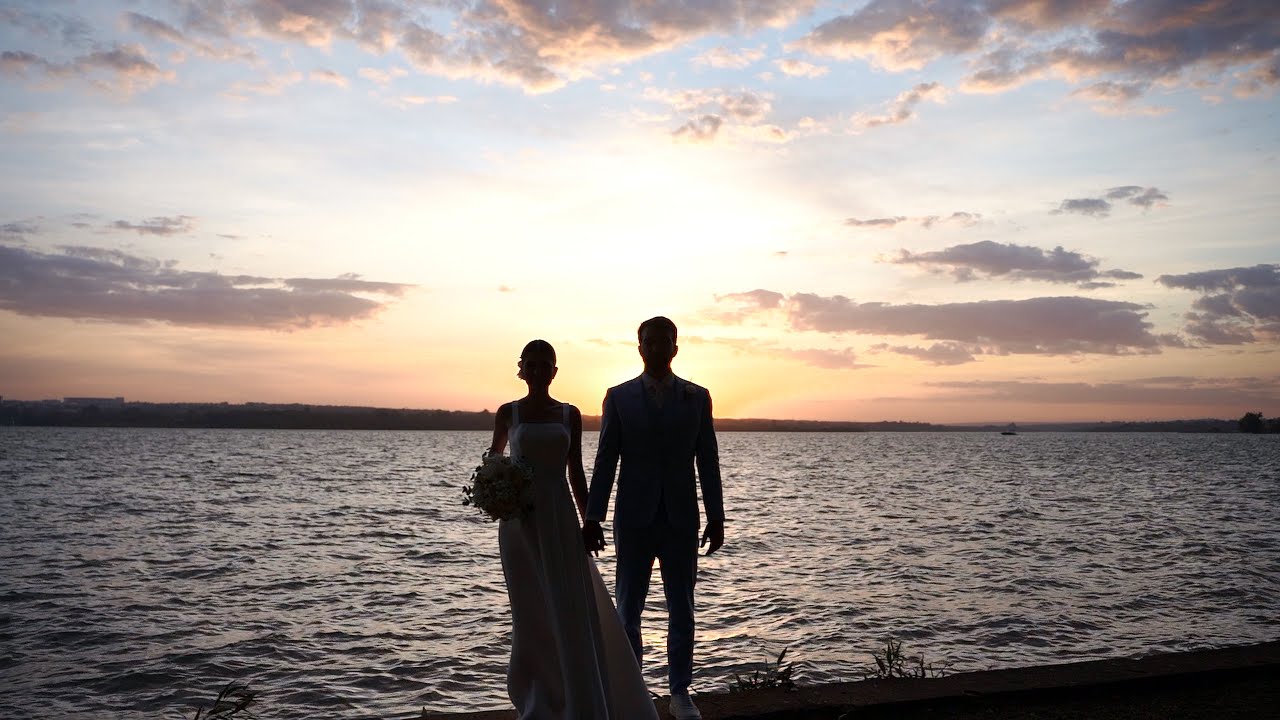 Filme de Casamento Gabriela & Gabriel | Cerimônia e Pôr do Sol no Lago - UltraHD 4K