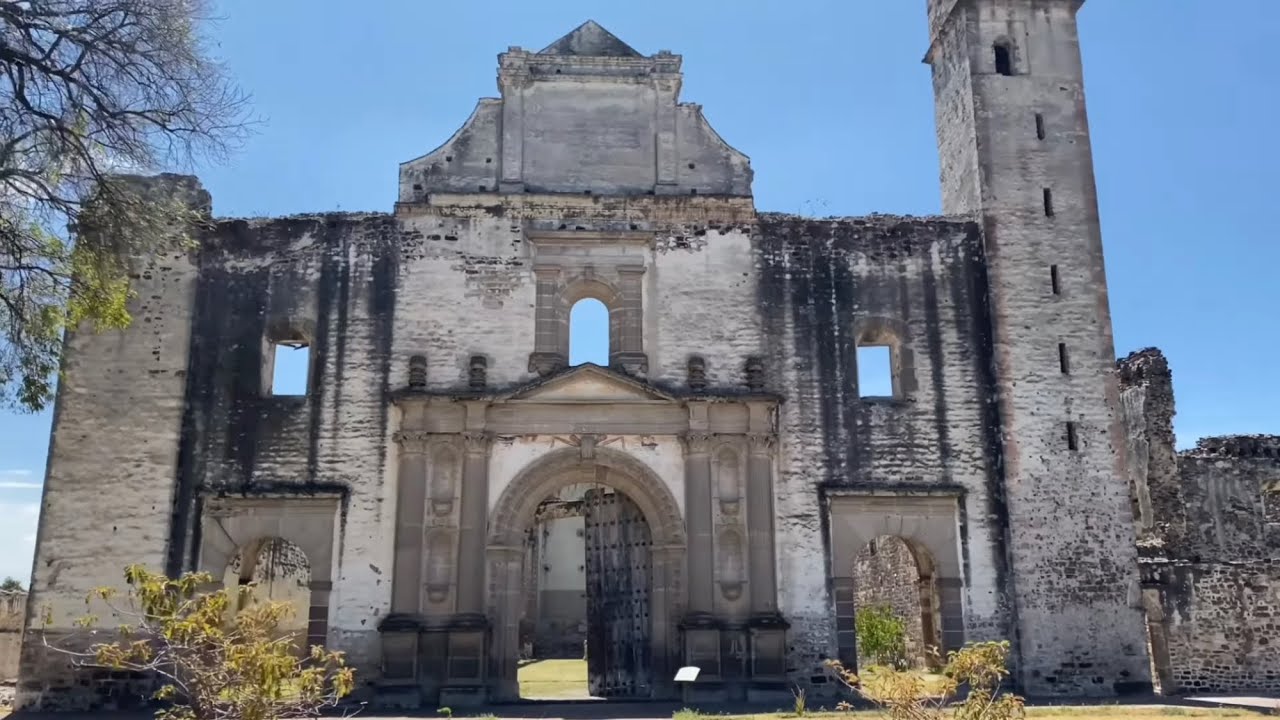 TECALI: Ex convento Franciscano, Parroquia del Siglo XVII, Teatro y Galería de Trabajos con Ónix.