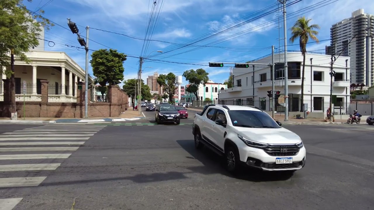 Paraguay Asuncion Avenida Mariscal Francisco Solano López walk