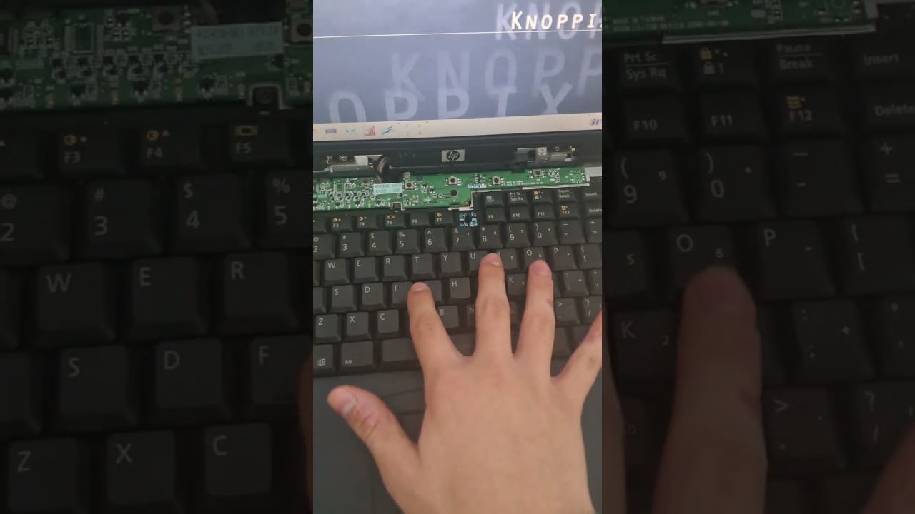 Knoppix 3.8.1 on 25 year old laptop! #linux #technology #cd 