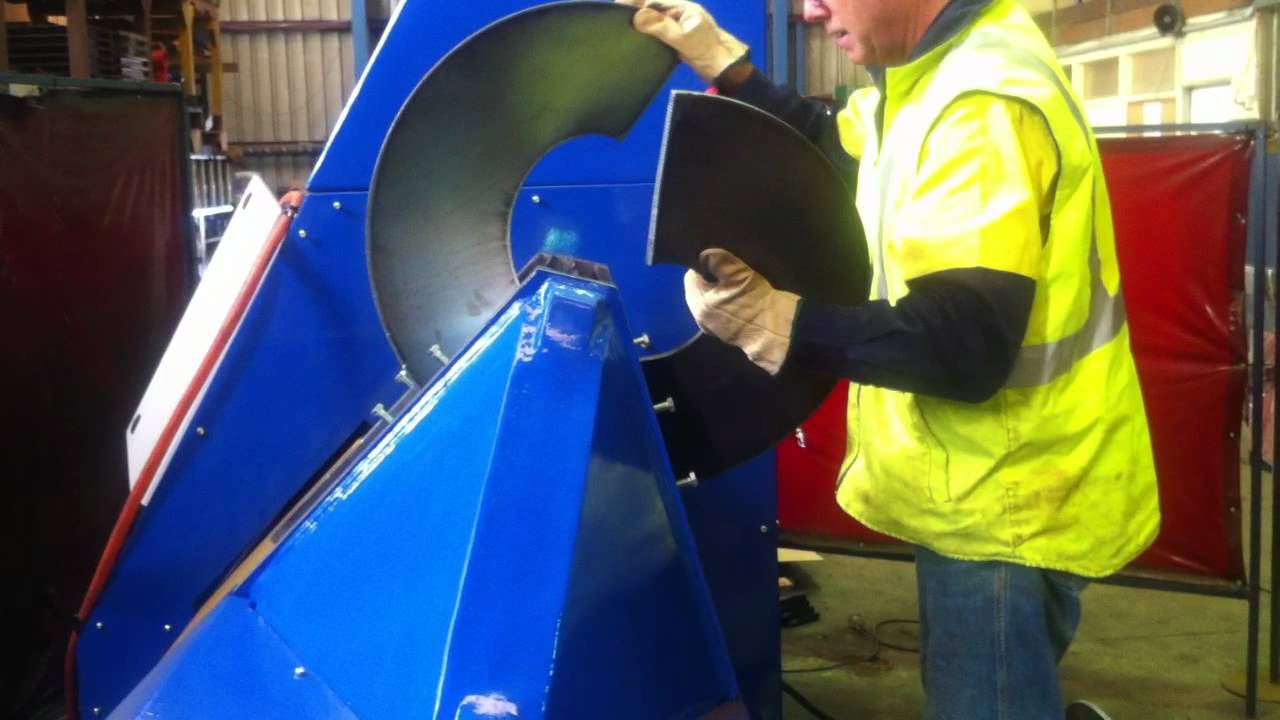 Forming sectional screw flights