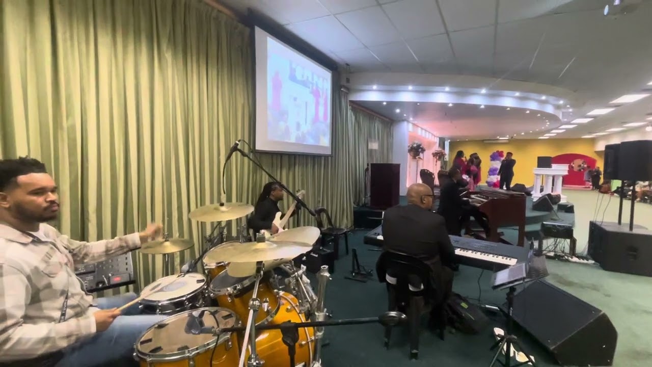 Kunjalo LFT Worship Team - “Om staande te bly”