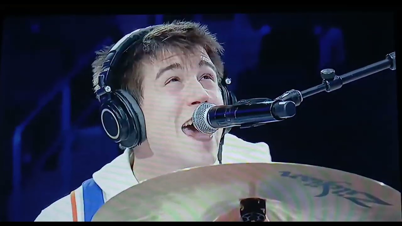 Knicks Halftime performance: Laundry Day