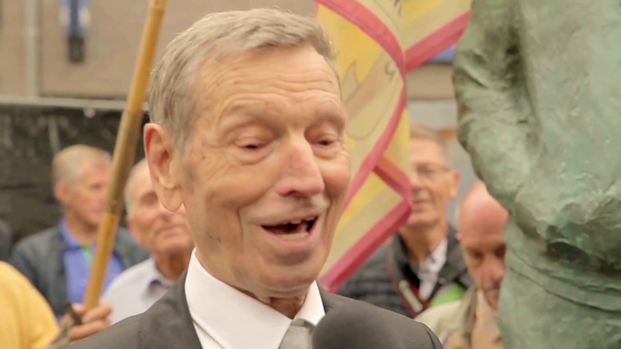 Rik Van Looy onthulling standbeeld Herentals Grote Markt - 12/8/2017 - NNieuws HD