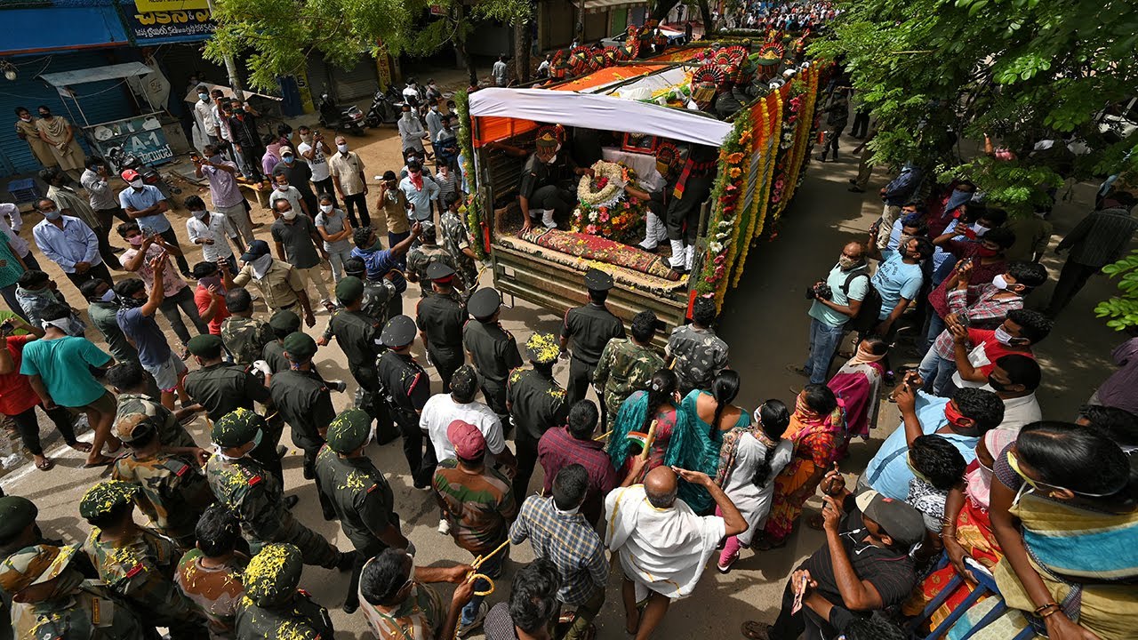 Thousands at funeral of Indian military killed in clashes with China