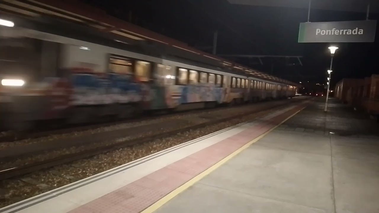 REX UT 470-005 destino Ponferrada entrando en la estación de Ponferrada 