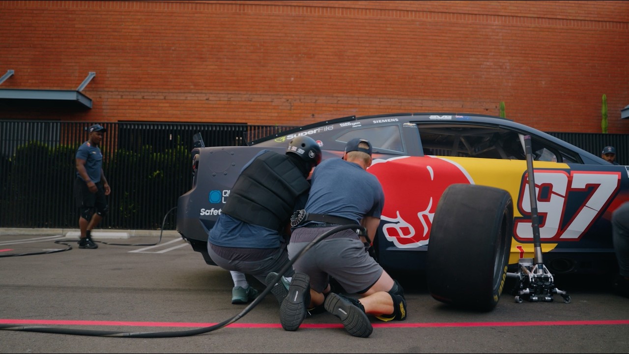 This NASCAR Pit Stop Has to Be Perfect