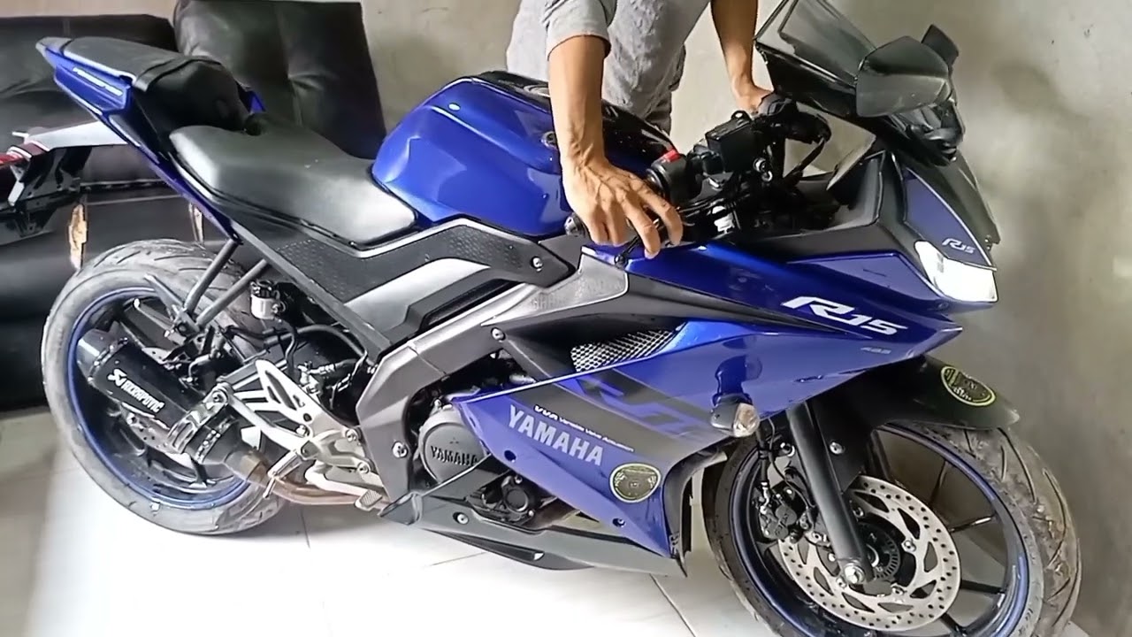 instalando escape deportivo tipo Akrapovic Yamaha R15 v3