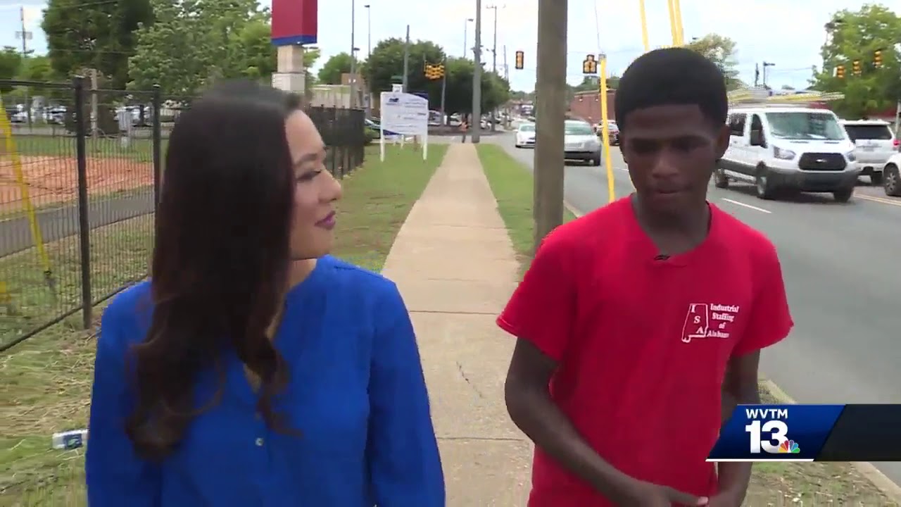 Teen walks, takes bus to high school graduation