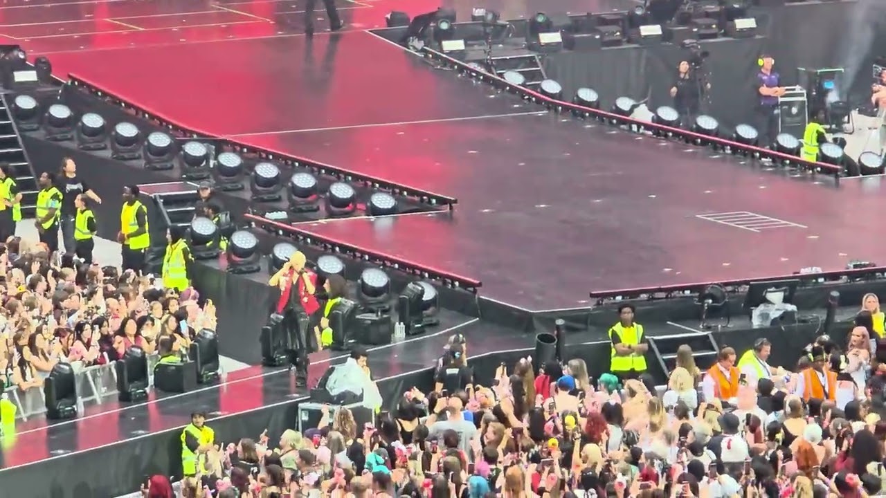 Stray Kids - DOMINO || dominATE World Tour Tottenham Hotspur Stadium London Day 1 250718