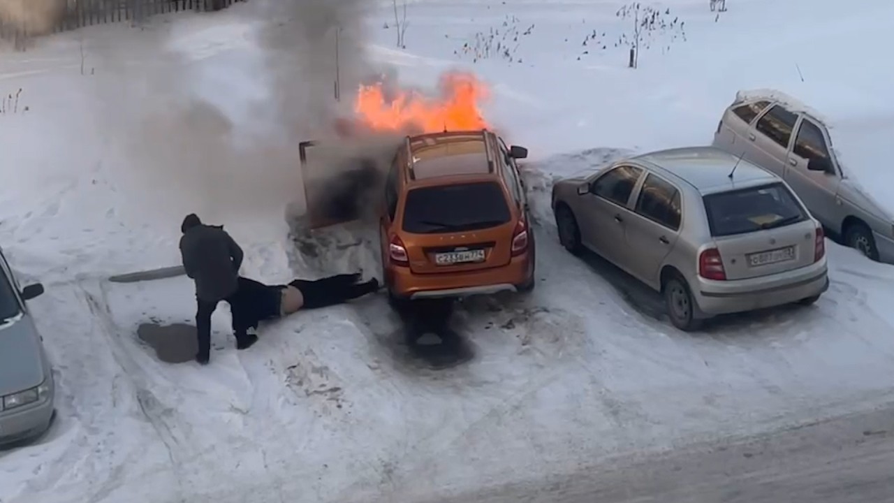 Спасение водителя горящей машины. Real Video