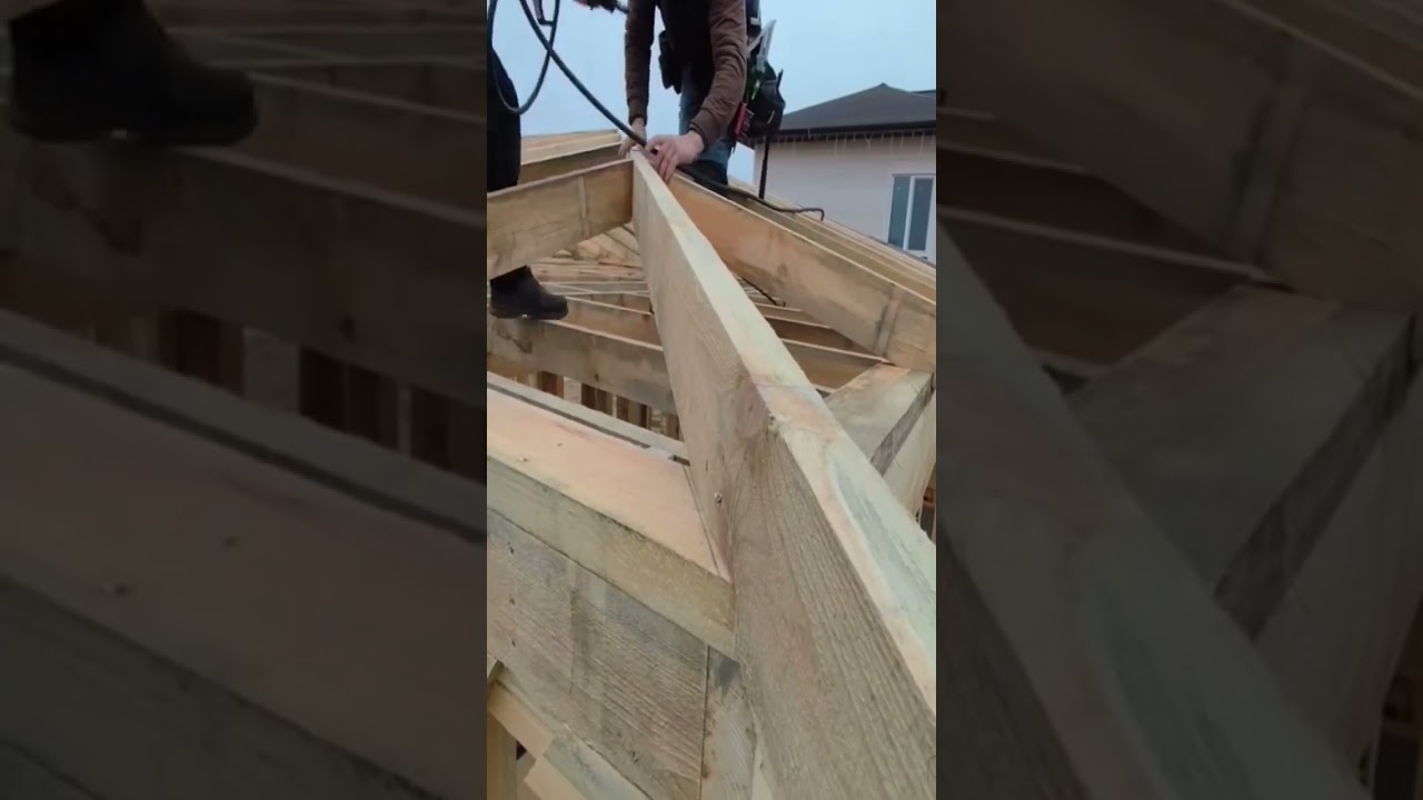Installation of a wooden roof. 