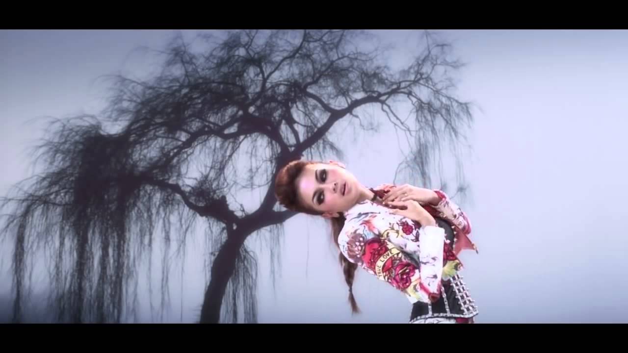 Mahadewi Feat Dewi Dewi - Jauh Semakin Jauh