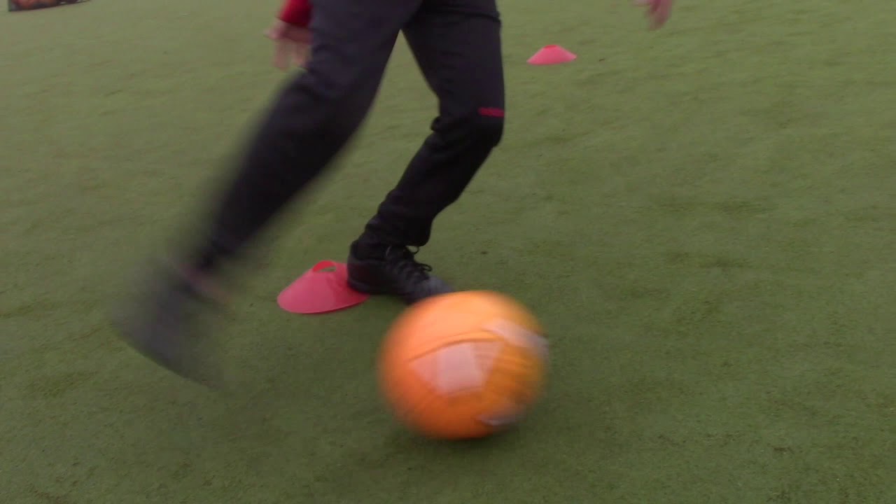 Weak foot passing technique practise - Lockdown drill 26