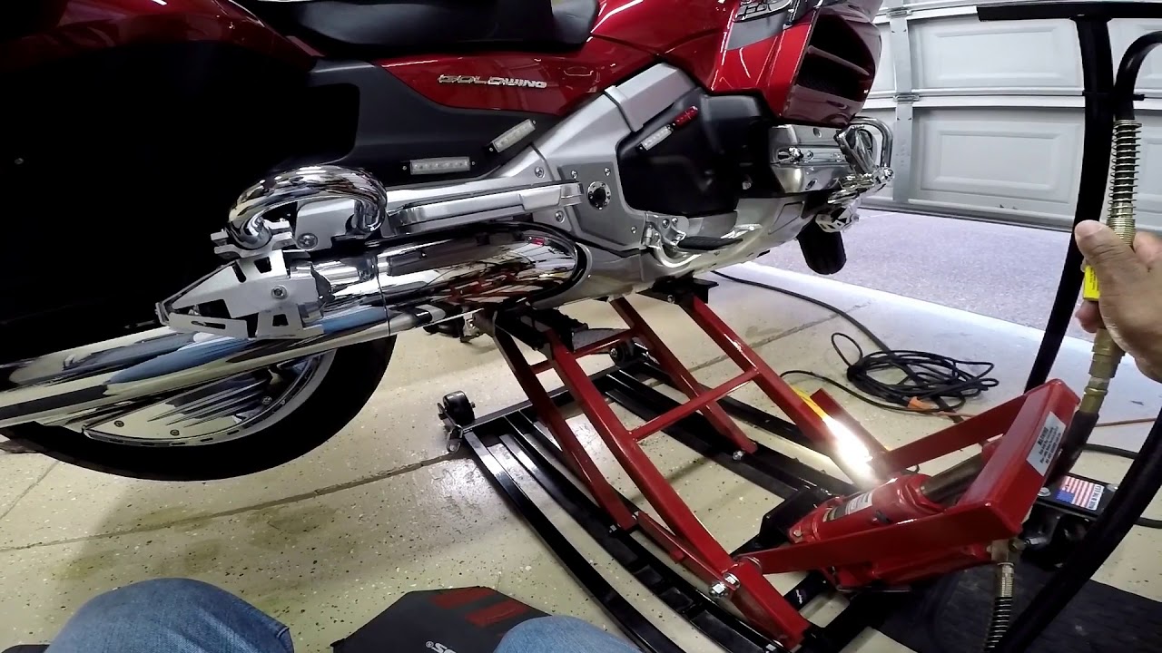 2022 Honda Goldwing Gl1800 Lift and Secure demonstration