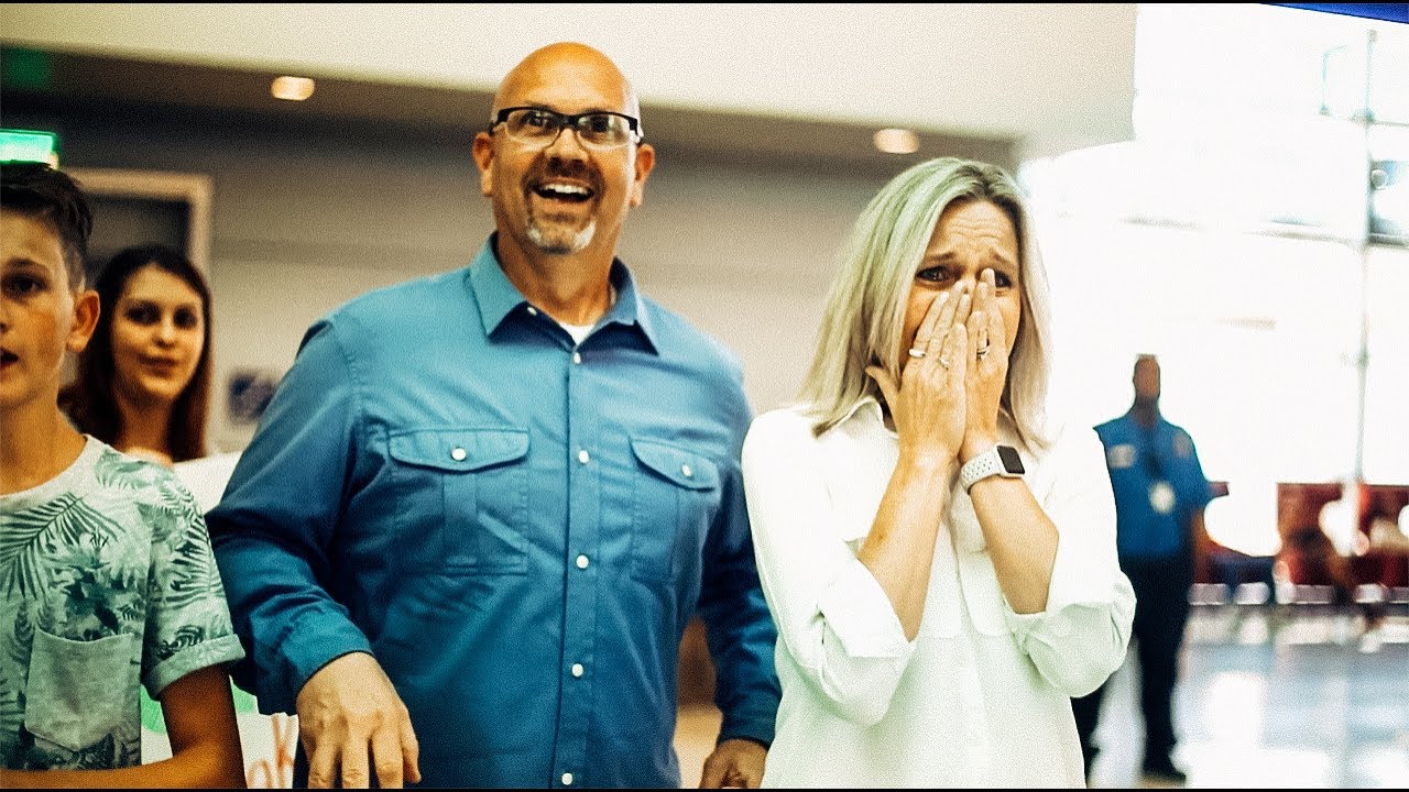 BIG family's first time seeing daughter in 1.5 YEARS!
