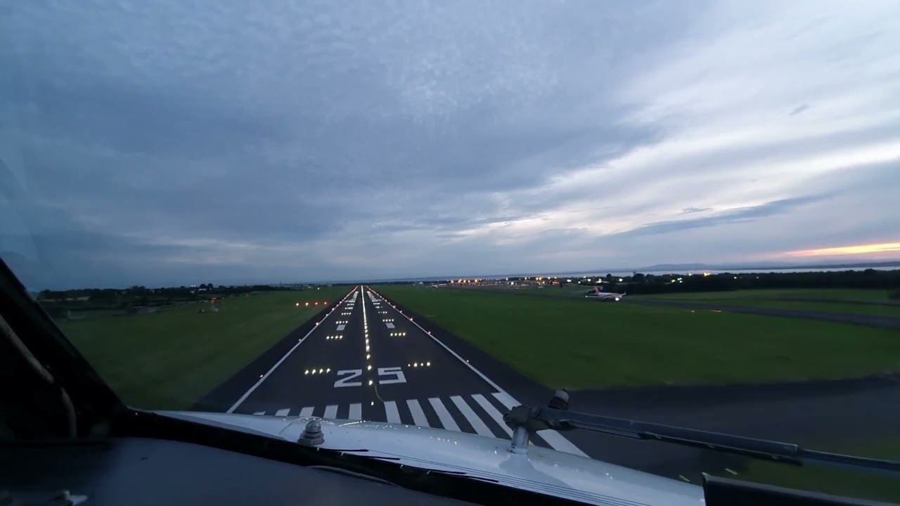 Landing the 737 into Belfast Aldergrove (EGAA) with radio chatter.