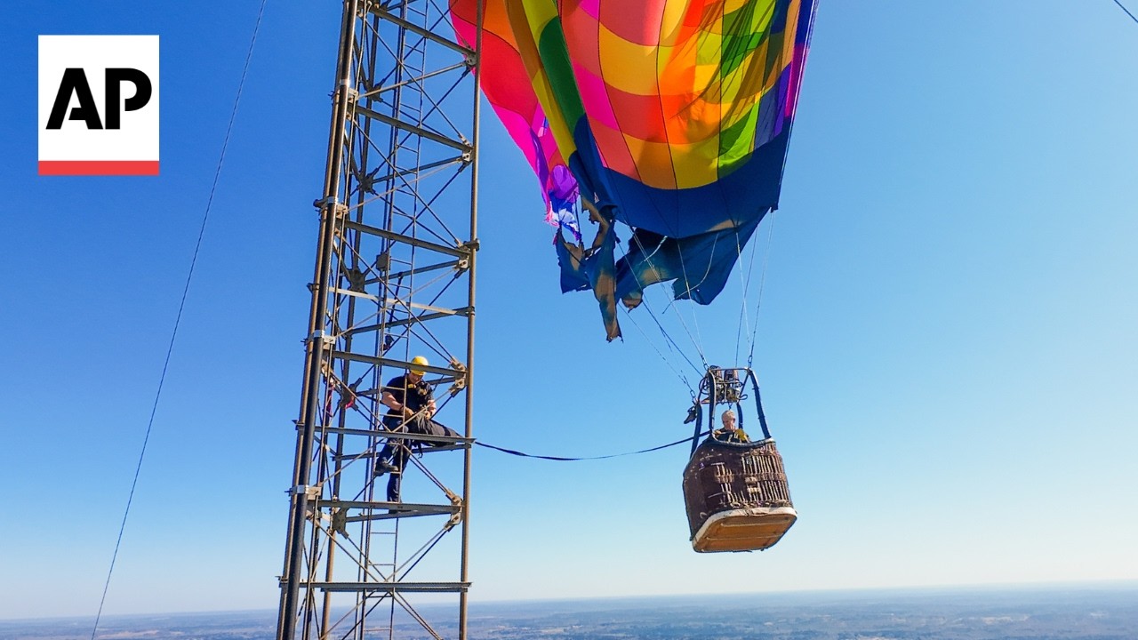 Hot-air balloon crashes into Texas communications tower