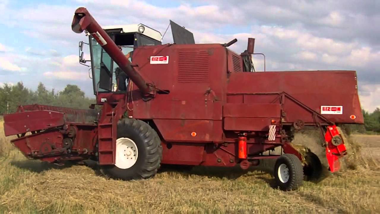 Żniwa 2011 cz. I Koszenie jęczmienia i prasowanie słomy (Bizon ZO56, Ursus c-360 3P )