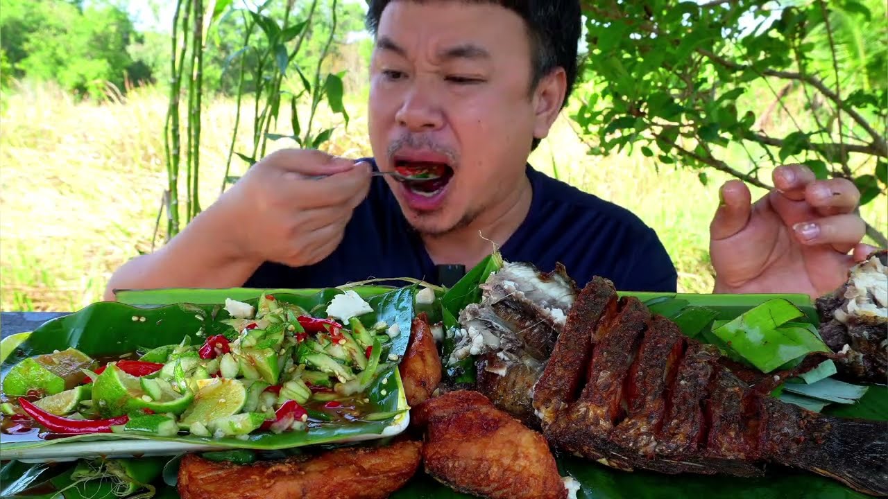 ปลาทอดตำแตงข้าวเหนียวฮ้อนๆ#food #thaifood 