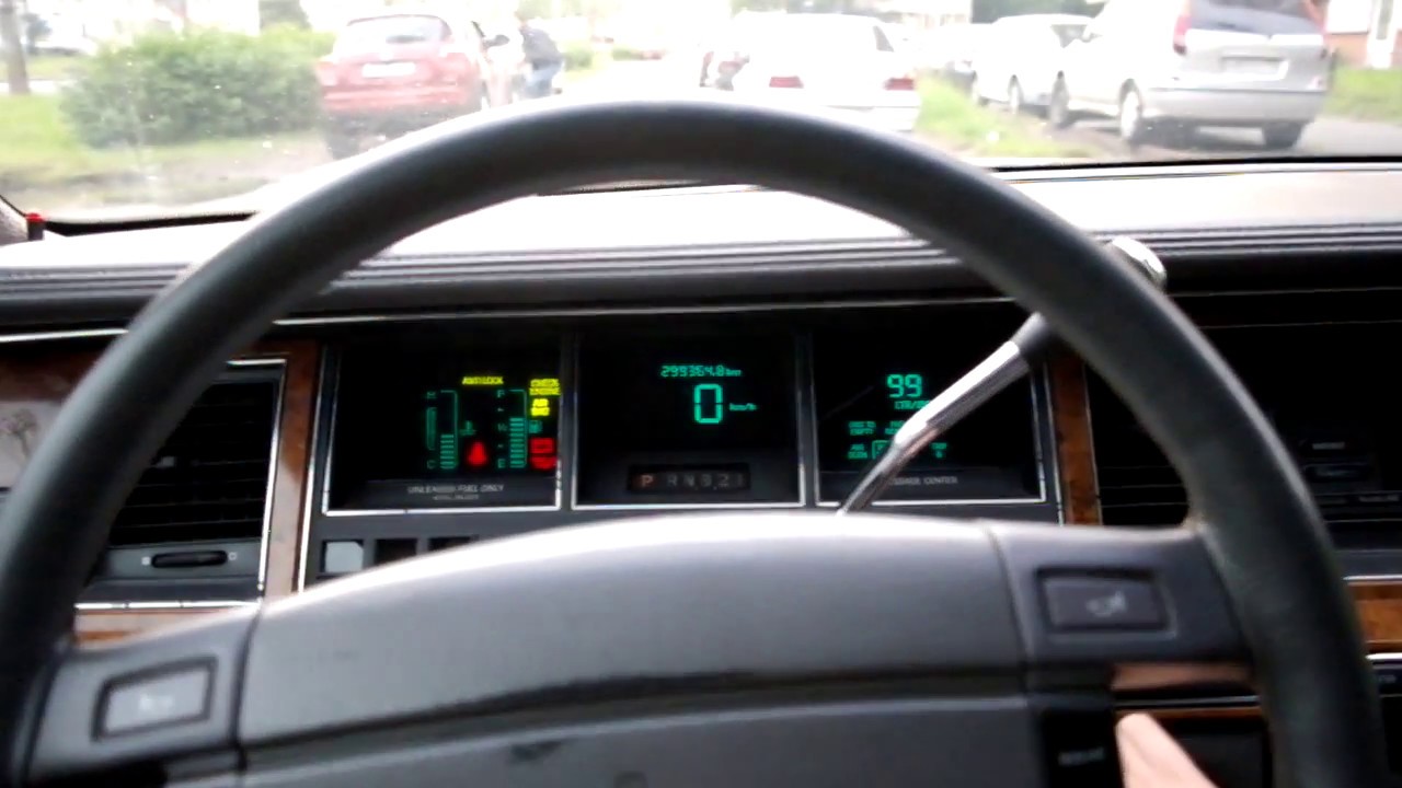 Lincoln Town Car 1994 POV in Russia, St-Petersburg, test drive.