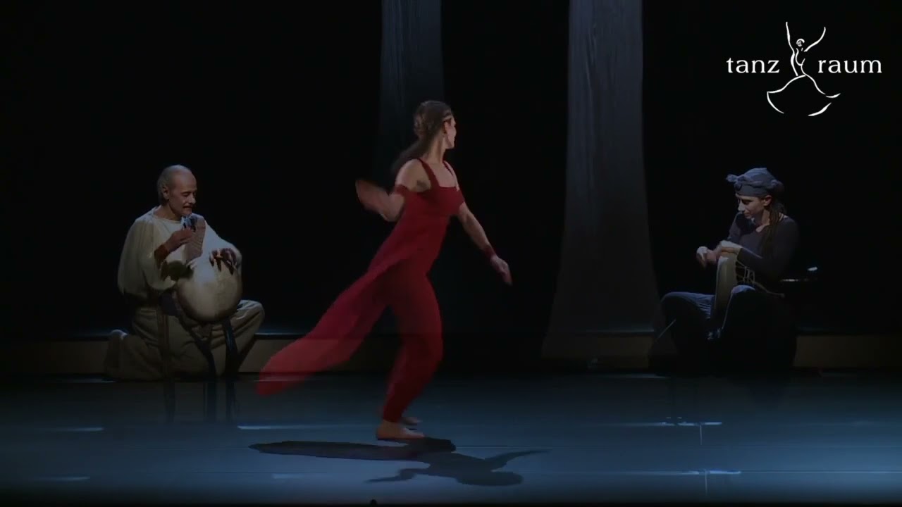AKHOU I CIE TANZ RAUM I DANCE PERFORMANCE