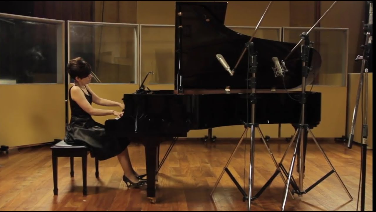 Argentinian pianist Daniela Salinas plays Piazzolla 