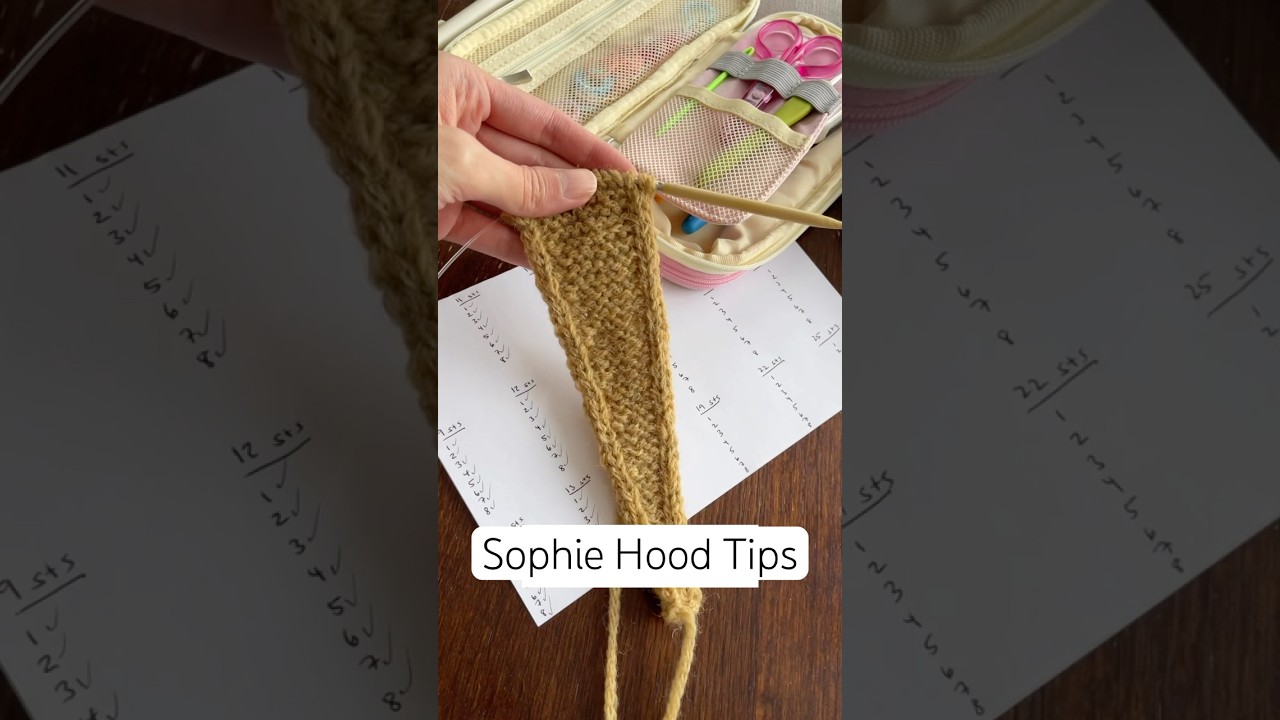 Here are two tips that have helped me keep track of where I am in the Sophie Hood pattern 💛 #knit