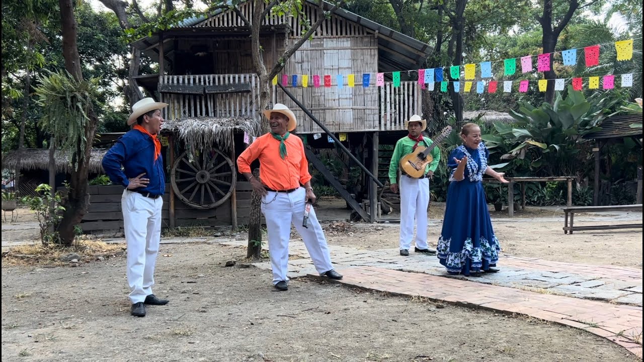 Parque Histórico, Guayaquil: Paseo en bote y show de amorfinos.