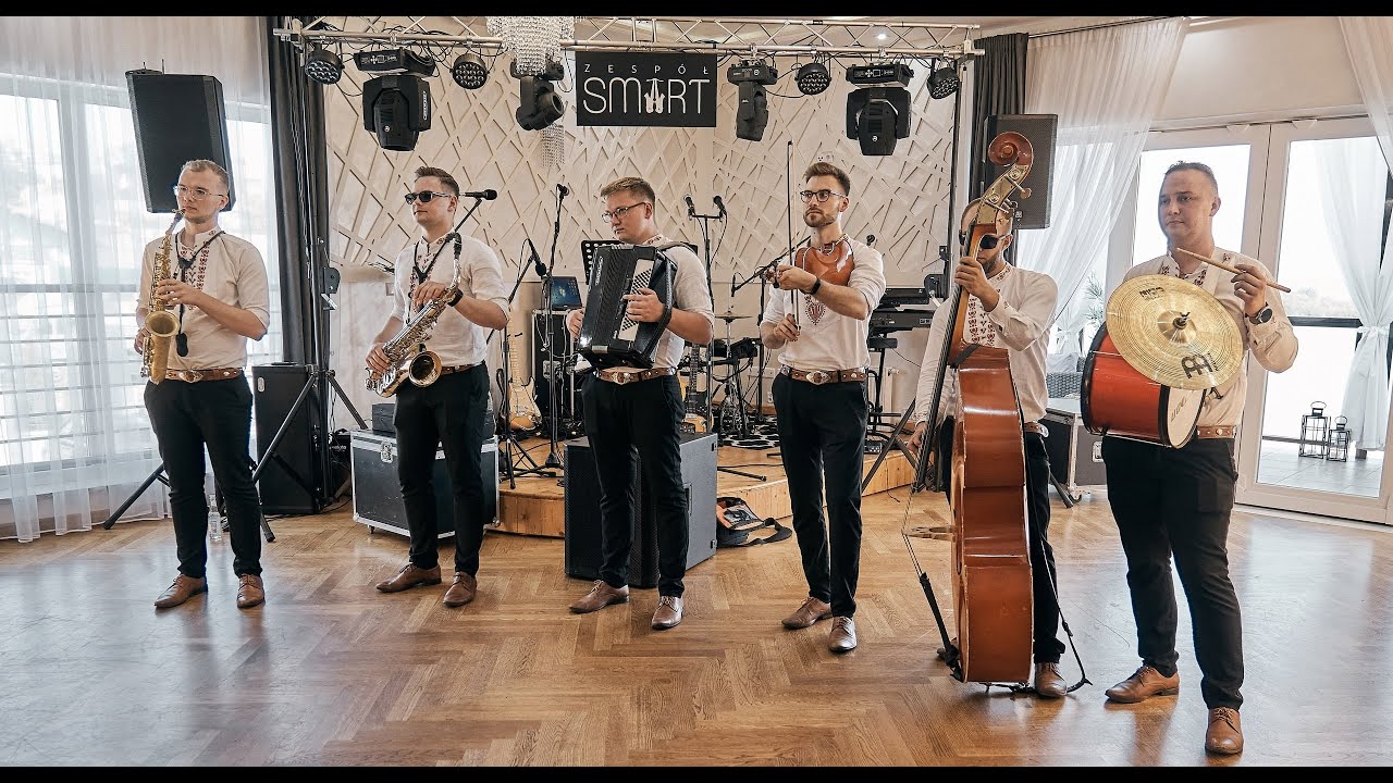 ZESPÓŁ SMART - W PEWNEJ GMINIE JEST WIOSECZKA (LIVE)