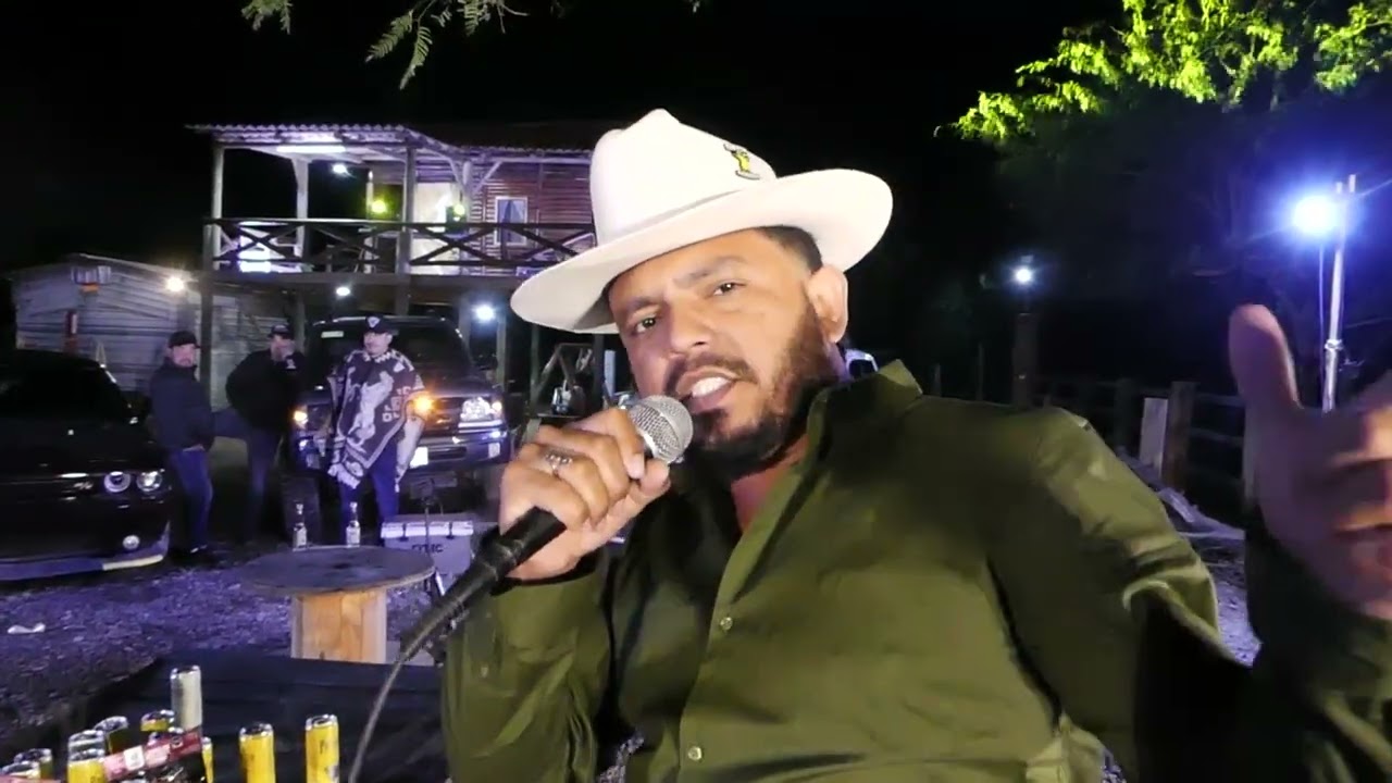 SIEMBRA EN EL CERRO-LOS MUCHACHOS DE SINALOA