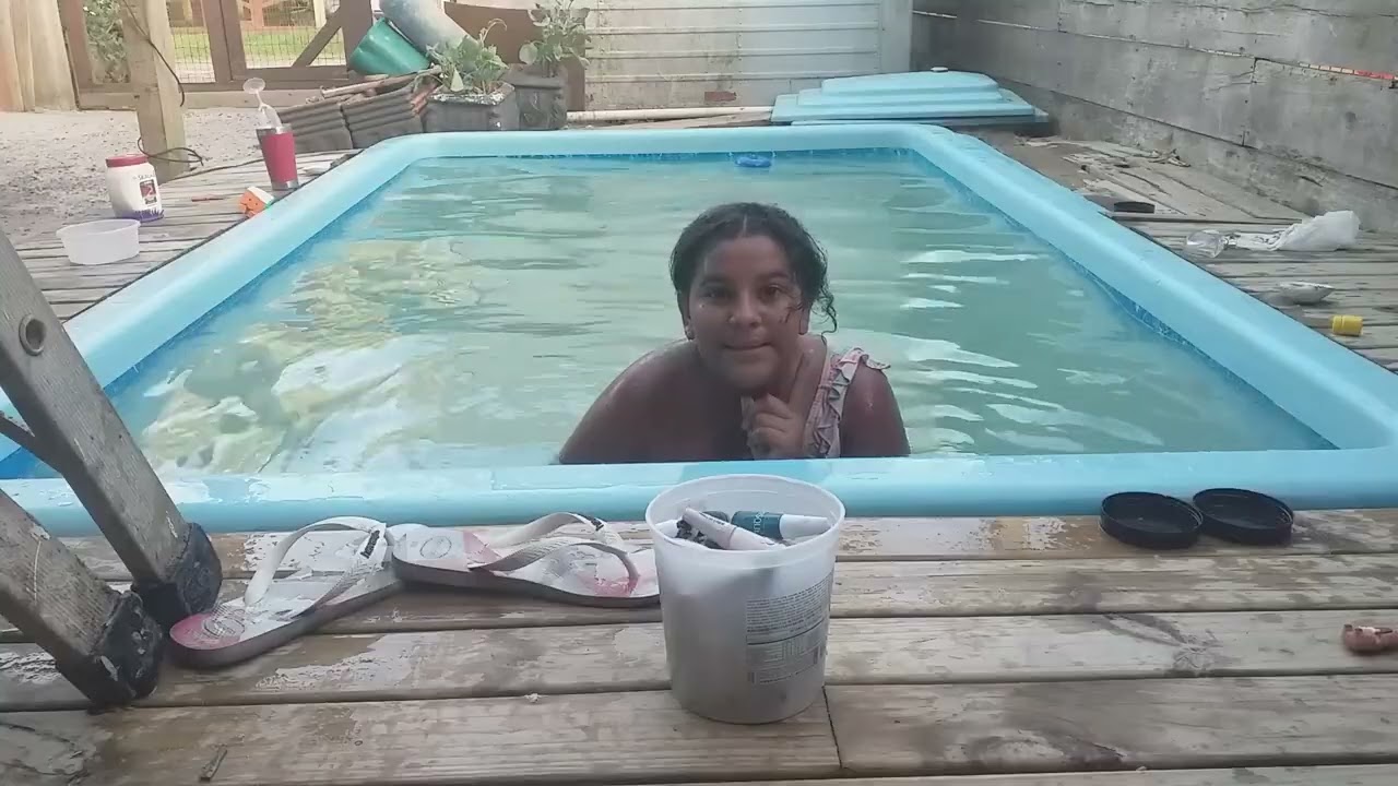 Vídeo na piscina caça ao tesouro